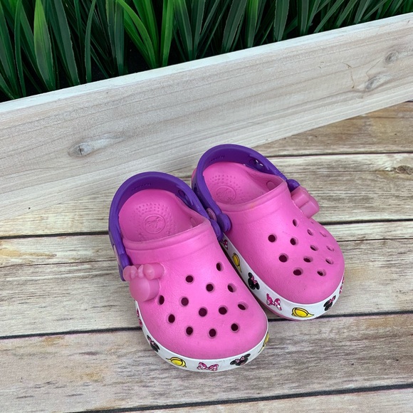 crocs minnie mouse slides